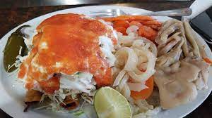 Tacos dorados con cueritos 